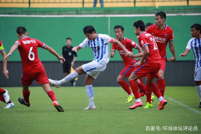 章若楠挑战新风格，内衣摄影展现自信之美